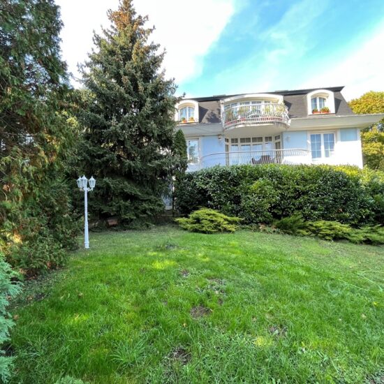 verecke-ingatlan-immobil-elado-lakas-II-kerulet-luxus-elegans-csibor utca-4szoba-erkely-panorama-lift-garazs-exkluziv-buda-budapest-konyha-nappali-klima-kert