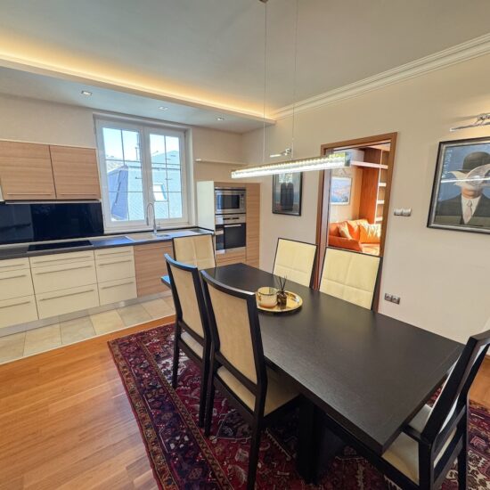 verecke-ingatlan-immobil-elado-lakas-II-kerulet-luxus-elegans-csibor utca-4szoba-erkely-panorama-lift-garazs-exkluziv-buda-budapest-konyha