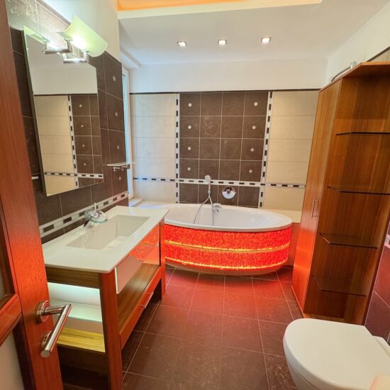 verecke-ingatlan-immobil-elado-lakas-II-kerulet-luxus-elegans-csibor utca-4szoba-erkely-panorama-lift-garazs-exkluziv-buda-budapest-furdoszoba